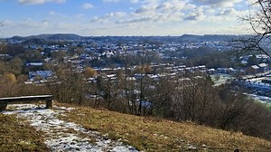 Bientôt de nouvelles marches pour accéder à une superbe vue du Borinage depuis le terril numéro 6 de Colfontaine - RTBF Actus
