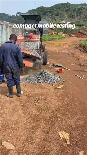 Testing Compact Mobile Crusher with Conveyor Belts