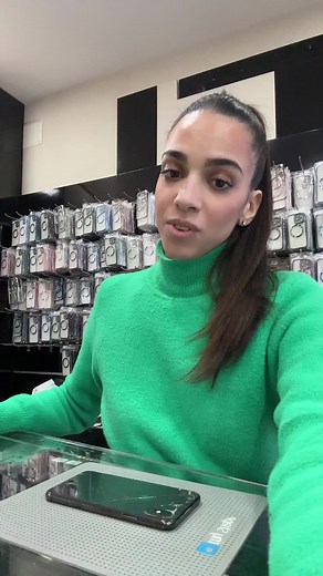 Exploring Smartphone Features at a Retail Store