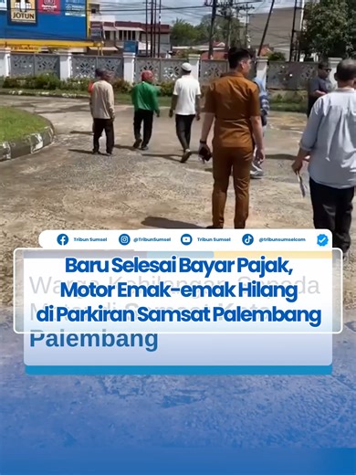 Baru Selesai Bayar Pajak, Motor Emak-emak Hilang di Parkiran Samsat Palembang. Apriyanti (36) seketika menangis saat mengetahui motor yang sedang ia bayar pajaknya ternyata hilang di area parkir Kantor Samsat IV Palembang, Jalan MP Mangkunegara, Kelurahan Sukamaju, Sako, Rabu (6/4/2026). Saat dijumpai wartawan Tribunsumsel di rumahnya, warga Jalan Mayor Abdul Rozak, Kecamatan Kalidoni tersebut menceritakan saat itu ia sedang membayar pajak motor Beat bernopol BG 3842 AEW miliknya. Ketika ditingg