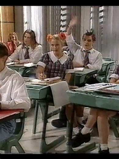 Harry is disillusioned with teaching. Vinnie is beaten up. Tom and Gypsy join forces to take the boat out illegally. 2786 #homeandaway