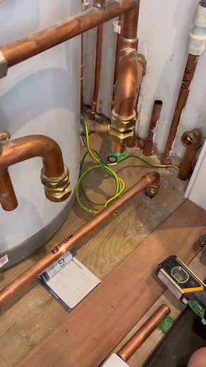 Intalling a hot water cylinder using the m12 rapter for faster cuts! 15-28mm! #asmr #asmrsounds #plumb | Buidingmen USA