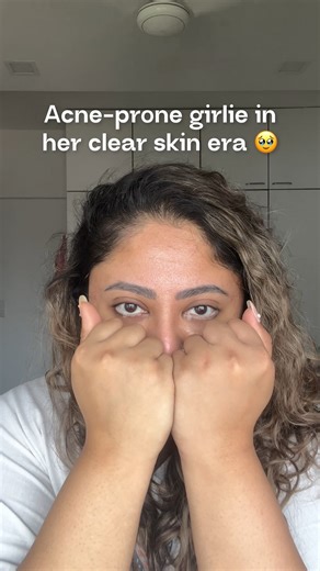 Nainika 🧿💖 Tips for Wavy Hair & Oily Skin on Instagram: "Honestly didn’t think an OTC product could clear my acne like this. Just a raw moment of me being grateful and happy for this clear skin that does NOT come easy for me 🥹 #acneproneskincare #pcosacne #acneproducts #acnefreeskin #cysticacne"