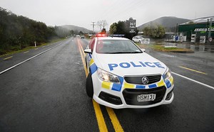 Photo of the hot NZ AOS officer has the Internet both amazed and fizzing!