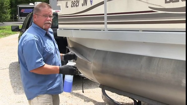 Aluminum Cleaner & Restorer | Safe Boat Metal & Hull Cleaner | 32 oz (1 qt) Container Streak Free Aluminum Solution