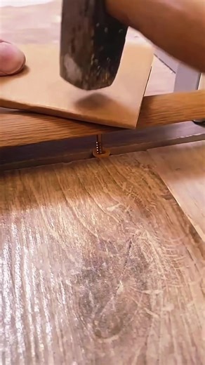 Comment installer un seuil de porte sans que les vis soient visibles ? #SeuilDePorte #PoseDeSeuil #Menuiserie #astuce #France 🥨🇫🇷