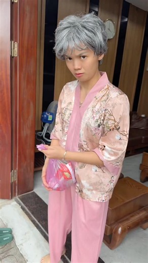 Que kem con được tặng mà #tomtaovlog