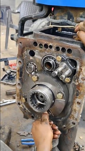 New Holland Gear Box Repairing #newholland #repairing #tractor #garage #repair