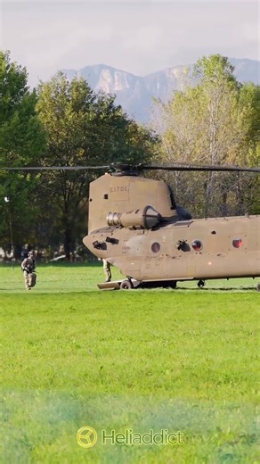 CH-47F Chinook of the Italian Army departing Thiene airport for a parachute training exercise. | Defence Express