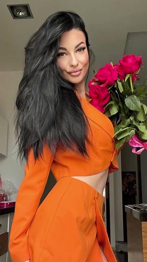 Captivating Flower Portraits: Roses in Fashionable Settings