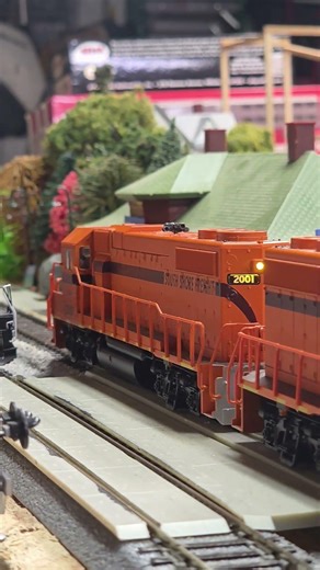 South Shore GP38-2 No. 2005 & 2001 with Updated Horns (HO-Scale)