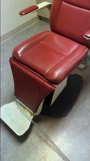 #Shorts vacuuming aquarium with python hose and attachment