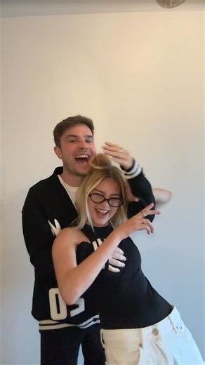 Mike Singer on Instagram: "Jetzt überall streamen und den Sommer so richtig genießeeeeen 😂❤️ #Picknick"