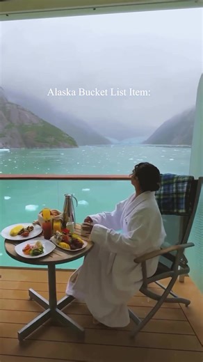 Rise and shine, there’s a glacier outside of your room! 📹: @kristenmayoral #alaskacruise #alaskavacation #travelalaska #exploringalaska