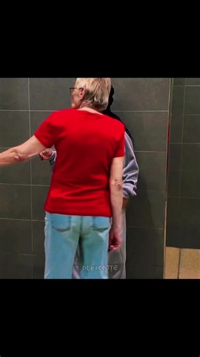 Akhanya Gets Called Out by a Woman