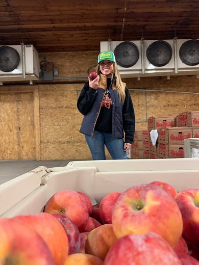2.7K views · 63 reactions | Stay til the end for apple asmr  Always something to learn about on the orchard! #apples #fruit #learnonreels #fuji #farmer #agriculture #wherefoodcomesfrom #orchard #horticulture #washington | Kaitlyn Thornton | Facebook