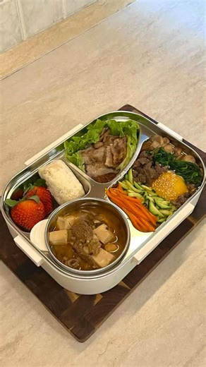 Hyuni Kitchen 🍽️✨ on Instagram: "Korean Traditional Lunchbox🍱 Bibimbap Recipe ✨💕 Stir fry carrots, zucchini, and mushrooms with a little oil. Blanch the spinach in boiling water, then season with salt and sesame oil. Season the bulgogi ground beef with soy sauce, sugar, minced garlic, a little pepper, and sesame oil. Stir fry until cooked Add gochujang little by little If it’s bland, add more too much will make it spicy 🌶️ Finish with a drizzle of sesame oil and mix well So simple and delici