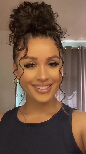 Cute Curly Hair Bun Tutorial