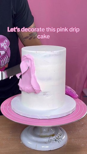 Absolutely obsessed with this cake !!! Its my favorite color and was for today to which is also the premiere of the Barbie movie (which was so good) 🥰 drip cakes are my favorite style of cake to make 🩷🎂 #cakesbyian #cakenyc #cakedecorating