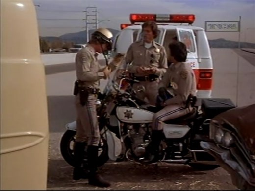 🌟 Série CHIPS 📽️ Episódio: 20 / 3ª Temporada 🎬 Tema: O Guincho ✨ Ano: 1979 🇧🇷 Idioma: Português/BR 👉 Siga nosso perfil para que você possa receber os demais episódios. 👍 Curtam, ✍️ Comente 🫶 Compartilhe. . #CHiPs #SerieCHiPs #NostalgiaTV #SeriesClassicas #Anos70 #Anos80 #EstradaLivre #MotocicletasCHiPs | CHIPS - seriado