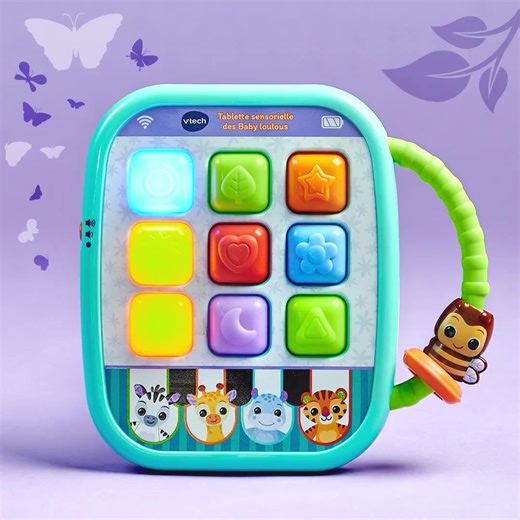 [NOUVEAU] ⭐ Bébé aussi a sa tablette et elle fait même de la musique ! C'est la Tablette sensorielle des Baby loulous : la toute première tablette musicale et lumineuse des tout-petits ! 👶 Âge conseillé : 6-36 mois 💡 Les 9 touches souples et colorées s’illuminent et permettent à votre enfant de découvrir les formes et les couleurs. Découvrez-la juste ici 👉 http://bit.ly/43mYlcM | VTech Jouets
