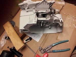 Huztl FarmerTec Chainsaw Workshop Build Series - MS660 Simple Crankcase Assembly