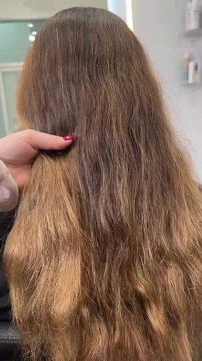 How incredible is this BLEND? 😍💖 6 hybrid weft extensions, 3 different colors, installed in 2 rows by the talented @rosemarie.hair ! 🌟 | DreamCatchers Hair Extensions
