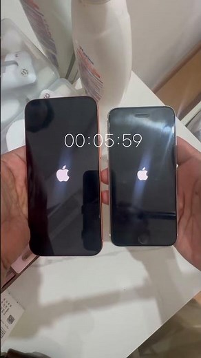 Test boot iPhone 17 pro max vs iPhone SE 202