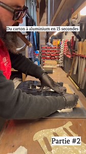 PARTIE 2 – Du carton à l’aluminium. Je dessine, je découpe, je pose à blanc toutes les pièces pour construire le futur pickguard de cette guitare type Stratocaster. Prochaine étape : gravure et finitions… tu veux voir la PARTIE 3 ? PART 2 – From cardboard to aluminum. I sketch, cut and test-fit every single piece to build the future pickguard for this guitar Stratocaster. Next step: engraving and detailing… do you want to see PART 3? • #relicguitar • #customguitar • #metalengraving | Bruno Zammi