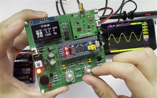 基于STM32单片机波形发生器DDS高频函数发生器正弦三角方波发生器频率幅值步距可调。