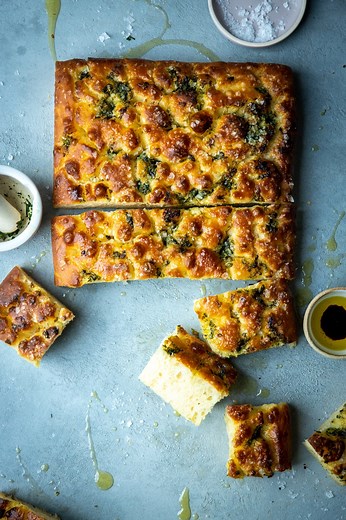 3.4M views · 98K reactions | Garlic & Basil No-Knead Focaccia 稜 | The...