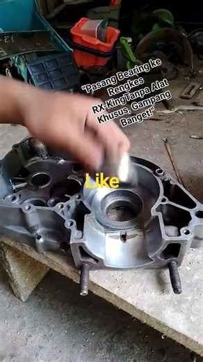 cara pasang bearing kruk as rx king tanpa alat khusus#bengkelmesin #tricks #bengkelmotor #mechanic