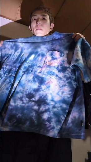 これが日本のタイダイ染め職人。How to dye "NIGHT SKY" T-shirt 🇯🇵 #Shorts
