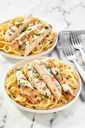 Copycat Olive Garden Chicken Alfredo