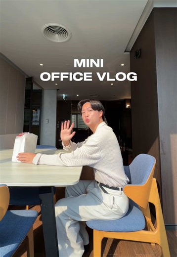 Mini Office Vlog: A Glimpse into My Workday