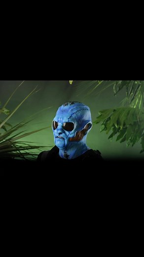 Prosthetic make up is essential for the film, TV, and theater industries. It helps actors fully embody their characters, adding depth and realism to their performances. —————— When an artist can flawlessly blend, prosthetics with traditional make up, the results are truly mesmerizing! ————- Students at Cosmix learn to play a crucial role in storytelling. Their creations are designed to leave a lasting impression and bring life to the movie scripts and stories designed to be shared on screen or o