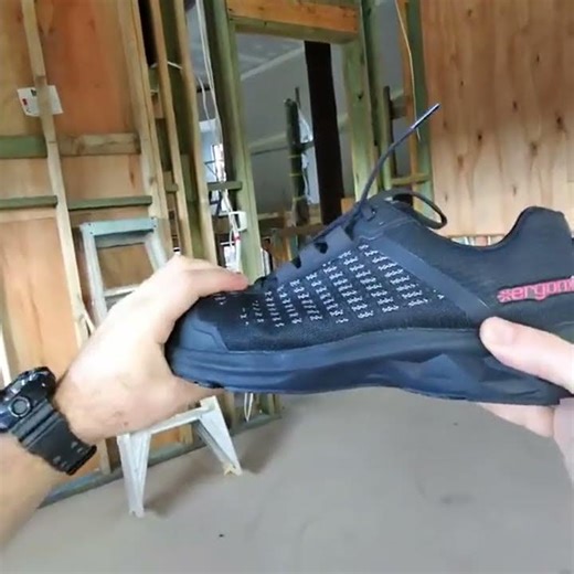 Composite Toe vs Steel Toe Safety Shoes: Which is Better for Your Feet? #SafetyGear #Footwear