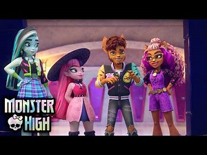 Clawd Explores Monster High for the First Time | Monster High