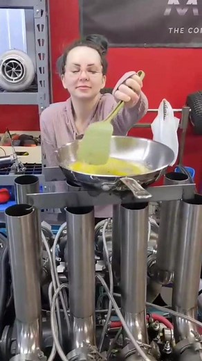 @alientrashkitty making me breakfast | Jackey Mount