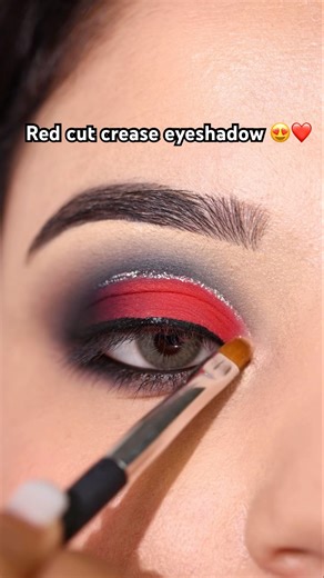 Red eyeshadow 😍❤️ #makeup #cutcreaseeyemakeup #eyemakeup #eyeshadowtutorial