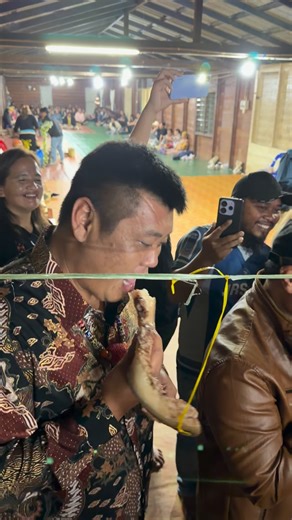 Pertandingan makan lemak babi😂masalahnya xda yg menang😅😂 #viral #intargram #viralreelsシ #bario #adatngajaamin | Diana Dennis