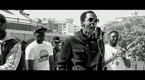 Lyriks cypher Round2 Diabolo_from_Alienzik Comme niniouye rimé brique fassiéné songue fondements yi Douma tipsé condiments yi Style technique sène langue continents yi ha Lèer nala né dou fii moye sama dimension Done help Youri gargarine far amsi interaction Lii compliqué si planette terre si mane dafay fun Aye si sama vocab ( vocabulaire ) dou loye meun Ni nga war saral troupeau mamouth si beun beun naaan dou loyz meun Last shout bi soko siboul moye onomatopé Comme "pan pan" wala " touye touye"