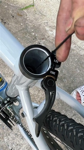 Seatpost keeps slipping? Here's how to fix it #bicycle #bicycleonline #sportsbicycle #funny #cycling