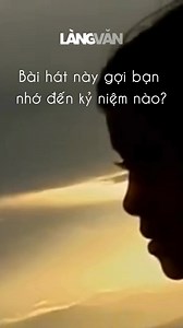 "Chiều nay không có em..." Làng Văn nghe câu hát của Duy Khánh mà lòng se lại. Những lời ca thấm đẫm nỗi niềm, gợi nhớ về một thời đã qua, về những con đường, những mái nhà, những bóng hình thân thương nay còn đâu. "Đường nội thành đền xưa ai tàn phá? Cầu Tràng Tiền bạc mầu loang giòng máu..." Những câu hát cứa vào tim, gợi nhớ những kỷ niệm đã ngủ quên. Quý vị có còn nhớ những chiều mưa giăng giăng trên phố, những gánh hàng rong, những tiếng rao vọng lại trong đêm? Bài hát này gợi quý vị nhớ đế