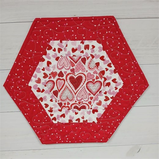Handmade Valentine Quilt Table Topper,| Hexagon Heart Patchwork Mat, Red & White Quilted Centerpiece - Etsy
