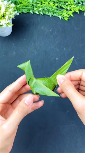 DIY Hand-Folded Pandan Leaf Bird/ Traditional Southeast Asian Leaf Weaving #diy #beautiful #unique