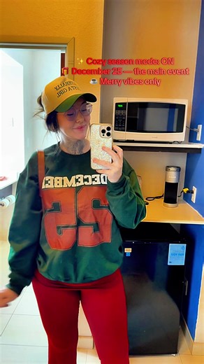 Something about the simplicity of this one just feels like Christmas morning. 🎄 Cozy, vintage, and perfectly festive — this is the December 25 sweatshirt everyone’s been hunting for. #ChristmasOutfit #HolidayStyle #CozySeason #RetroSweatshirt #tiktokshopblackfriday