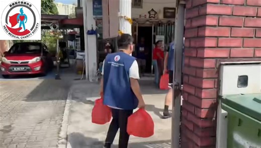 温柔的心意，会一直走下去 一盒饭，带来饱足； 一份关心，留下温度。 我们送出的不只是食物， 还有愿意靠近他们的心💛 感谢所有捐助者， 让善意不停止、不退场。 🌟 Gentle Care That Continues Forward A meal brings nourishment; a caring act brings warmth. What we deliver goes beyond food — it carries compassion💛 Thank you to all donors for helping kindness move forward. | Hero Medical Charity Society 英雄医疗慈善协会