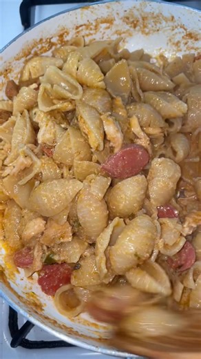 M toujou tande nap parle de moun lè yo gen règ yo gen gro douleur, vomi etc… Apa nou pa janm mansyone parti enerve a😩 Mezanmi oooo, enerve san rezon😂 kriye vinn pi fasil😂 bagay ki ka fè toudisman lagew atè wi😂Nou pa konn konsa😩 dèfwa m konn di pitom te gen ti doulè m ta kouche m dòmi🙄 #fypviralシ #foodlover #lunchbox #pasta #haitiantiktok🇭🇹