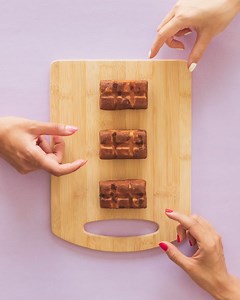 Hei, ai gustat Milka Cake & Choc? Vin ambalați perfect pentru o gustare dulce de împărțit vara asta cu prietenii. ​ ​ #MilkaBiscuits #MilkaCakeChoc | Milka